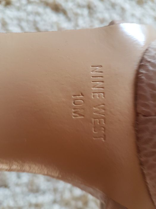 Продам женские босоножки