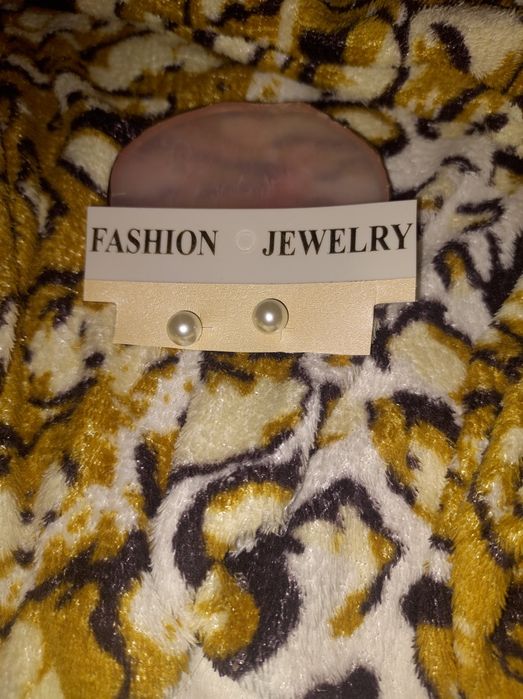 Kolczyki białe perełki -Stal nierdzewna