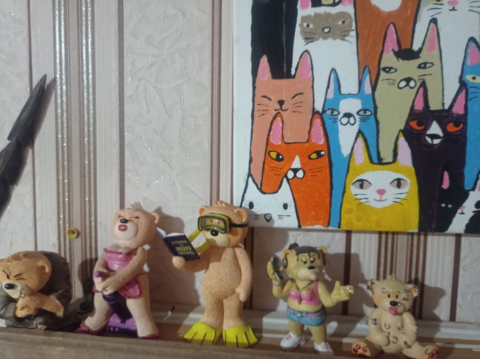 Фигурки ретро и современные