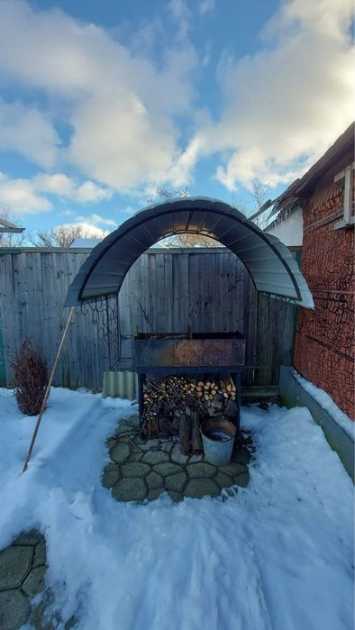 Продам 1/2 частину будинку з гаражем