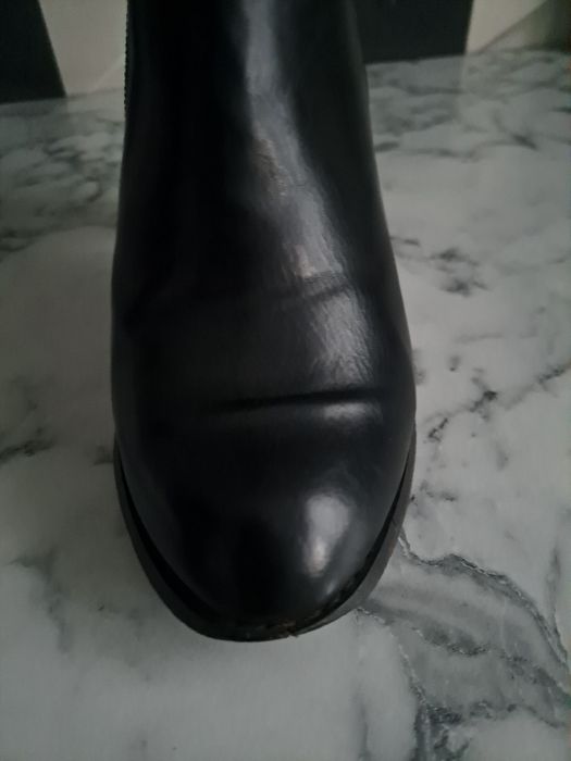 czarne kozaki na obcasie