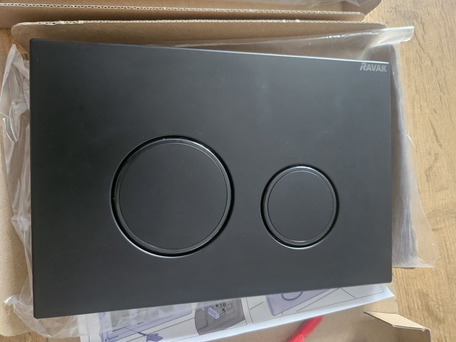 Przycisk  spłukujący do stelaża czarny Circle Ravak