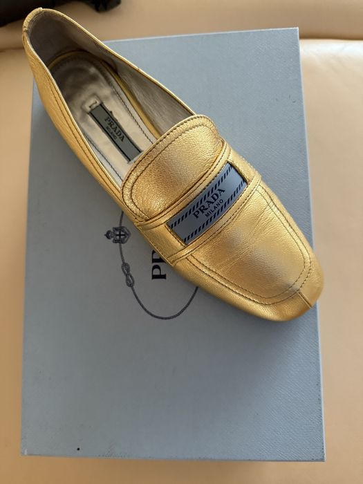 Мокасини бренду Prada