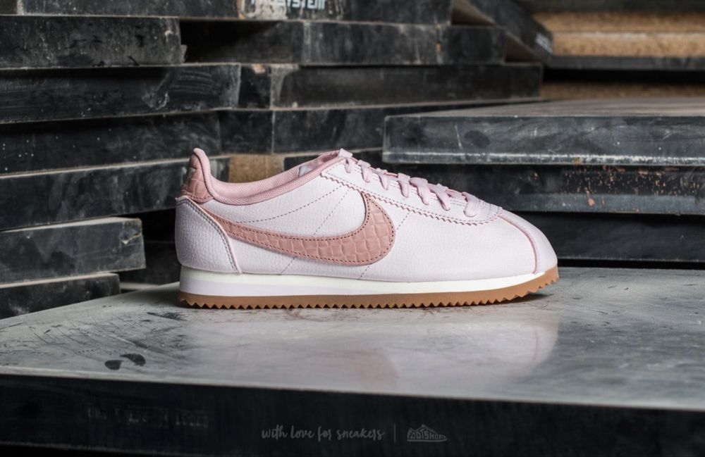 Кросівки Nike W Classic Cortez Pearl Pink/ Pearl Pink-Sail