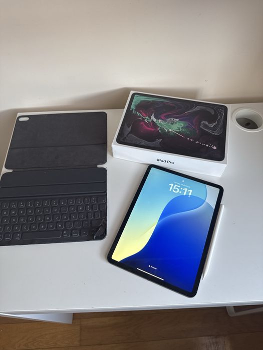 iPad 11 Pro (2020) 64GB com Apple Pencil e Teclado