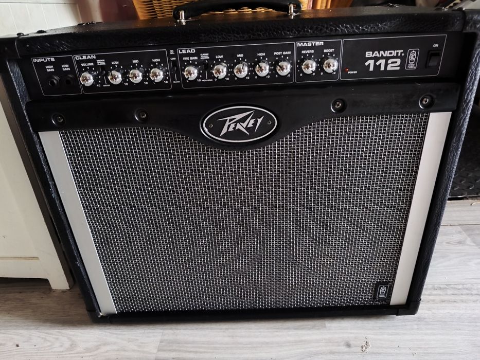 Wzmacniacz Peavey 100wat z lampą na przester