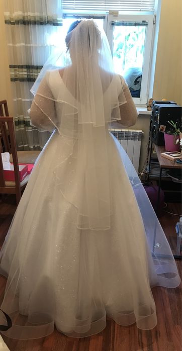 Продам весільну сукню