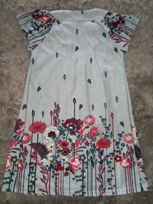 Продам сукню в квітковий принт