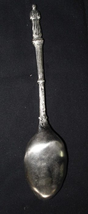 Colher antiga de metal, colher de sobremesa ou para servir frutas.