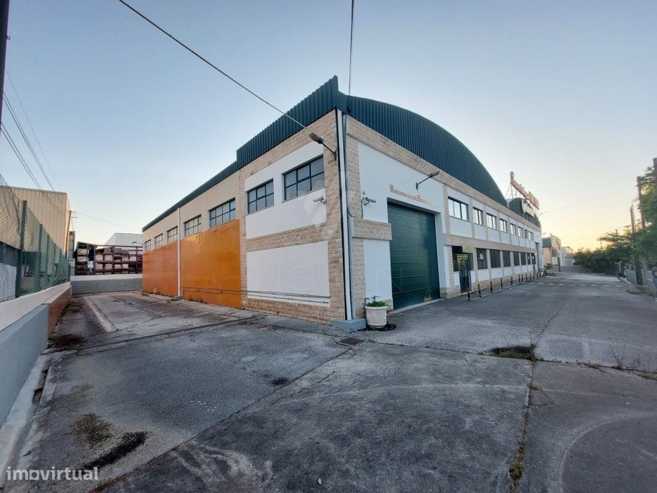 2 Armazéns Industriais