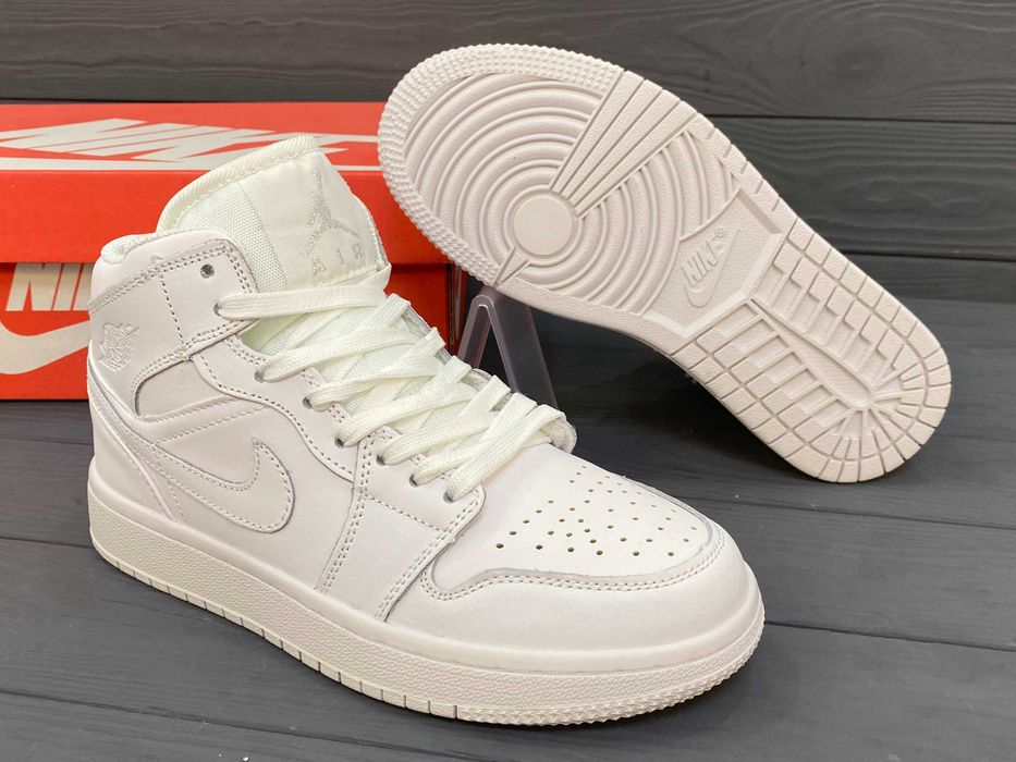 Білі кросівки Джордан ретро 1. Высокие кроссовки Jordan retro 1 р36-38