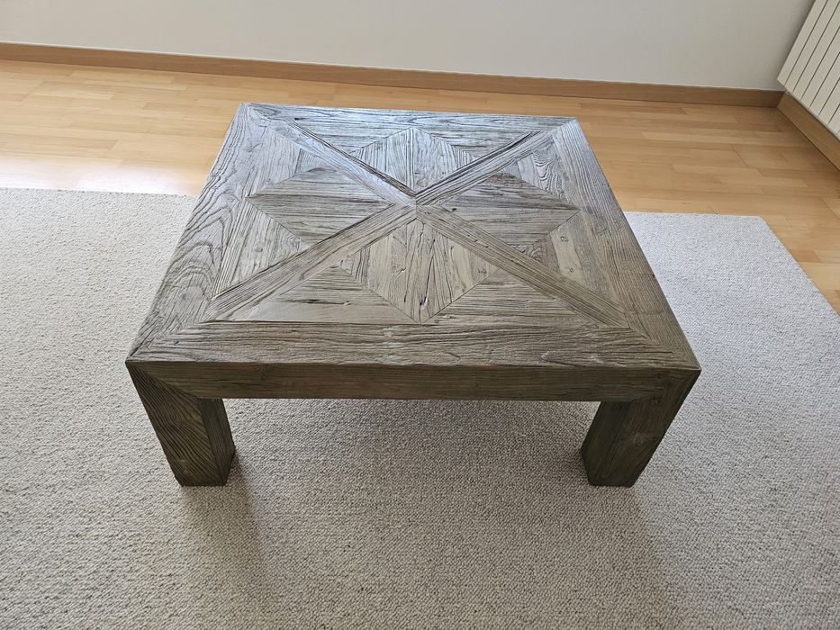Mesa do centro de madeira maciza (Olmo) 100x100