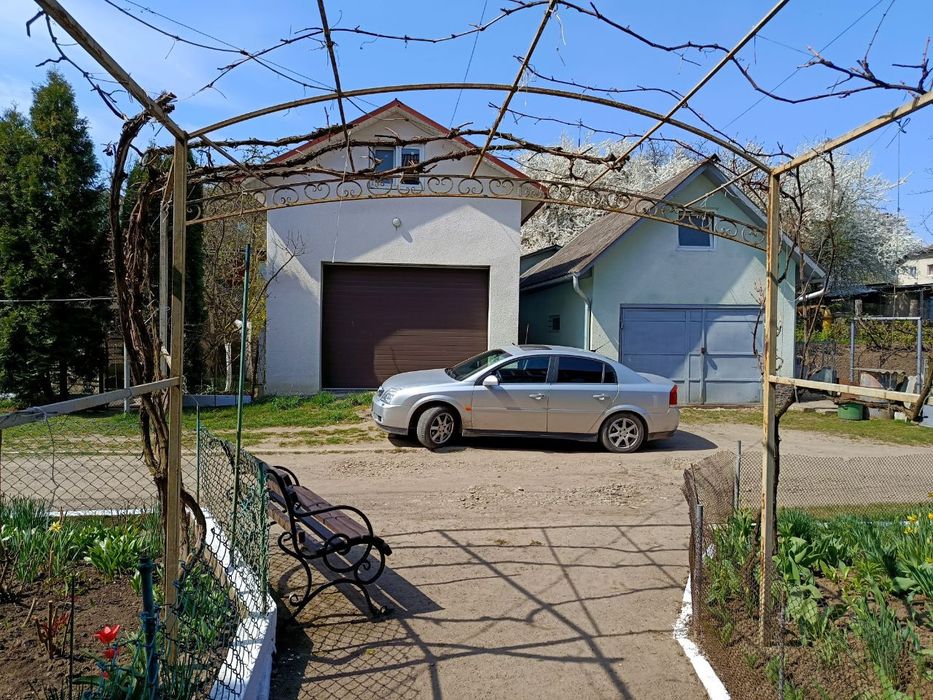 Продаж 2к квартири. з гаражем 30м2 в м. Кіцмань