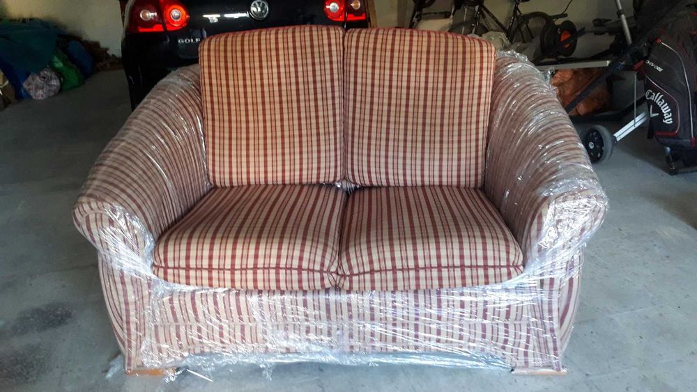 Sofá em tecido linhas modernas