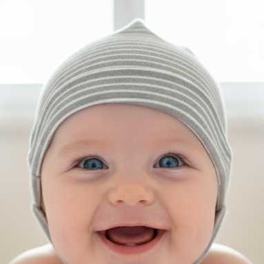 Czapeczka niemowlęca w paski z wiązaniem Lupilu rozmiar 62/68 bawełna