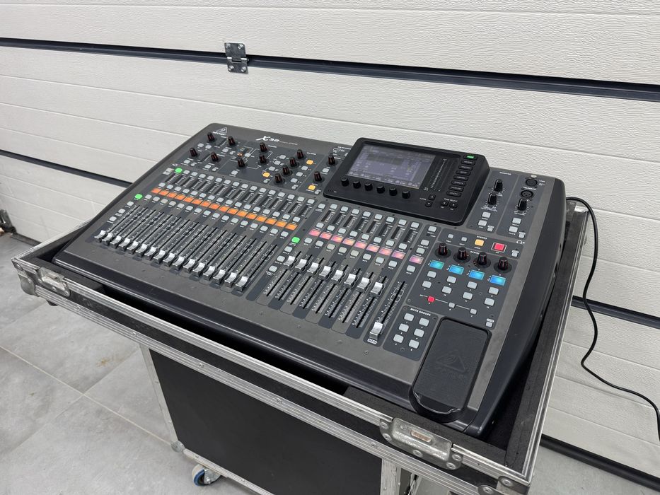 Behringer X32 full w swietnym stanie z casem okazja bardzo mało uzywan