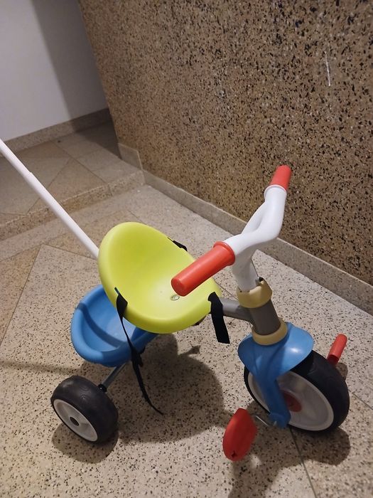 Triciclo bebé com cinto e pega