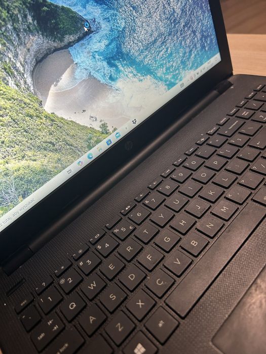 Laptop HP czarny