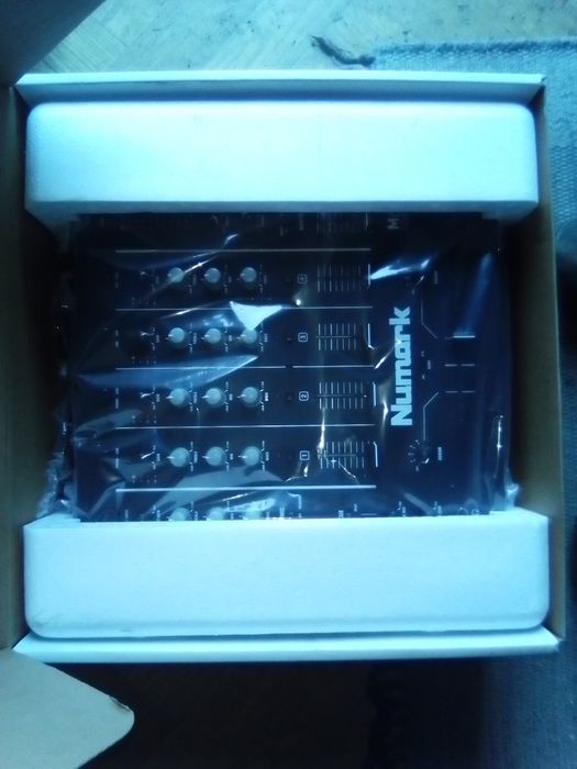 Reloop disco giros,Numark mixer,Ortofon cartuchas €1.500