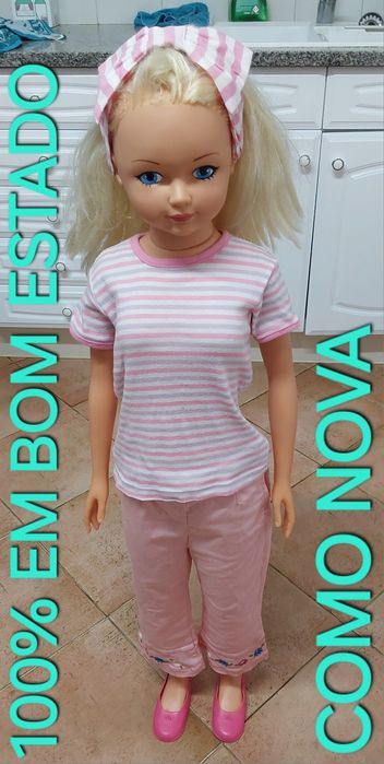 BONECA GRANDE E ANTIGA,RESISTENTE.Casa,Decoração,Colecção,Sala,Quarto.