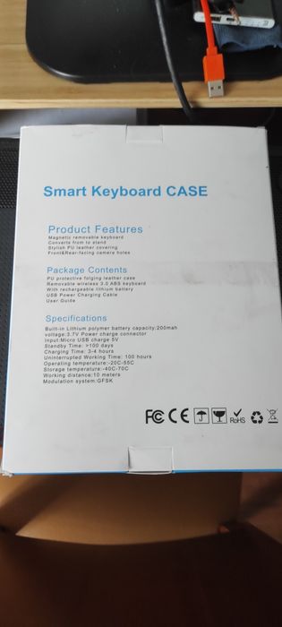 Smart Keyboard Case - Capa com Teclado Magnético para Tablet (Nova, Selada)