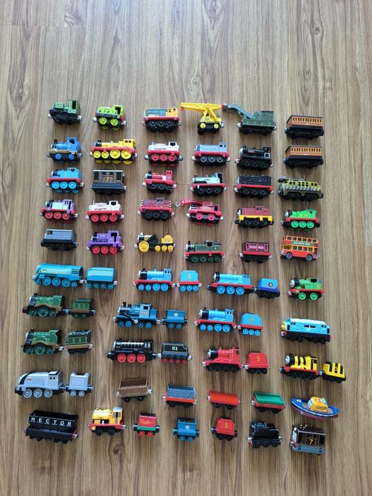 Фірмовий паровозик поїзд Томас Thomas and friends