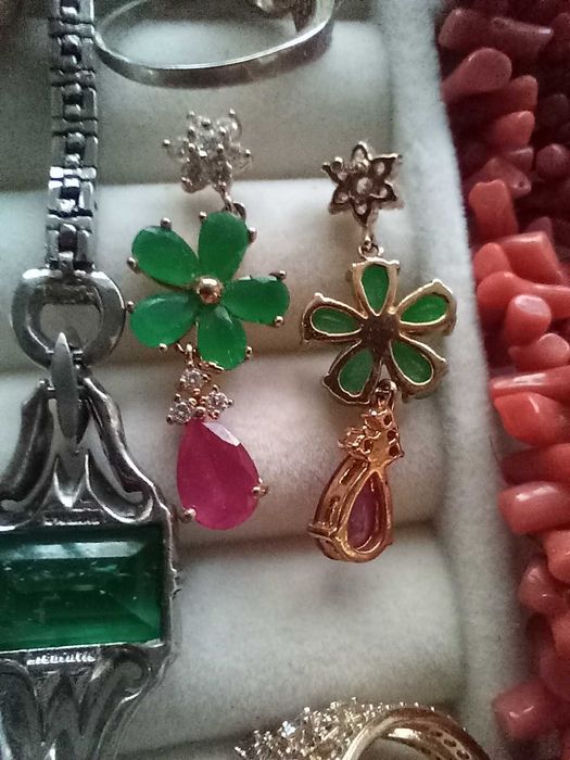 Біжутерія прикраси вінтаж та сучасні