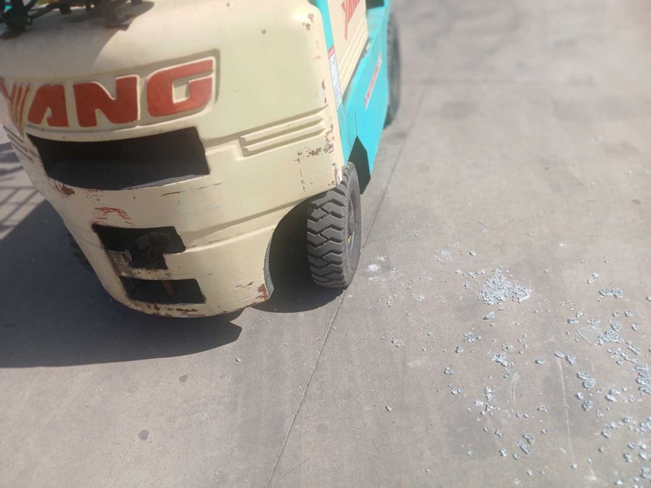 Vendo Empilhador YANG FG15 a GPL