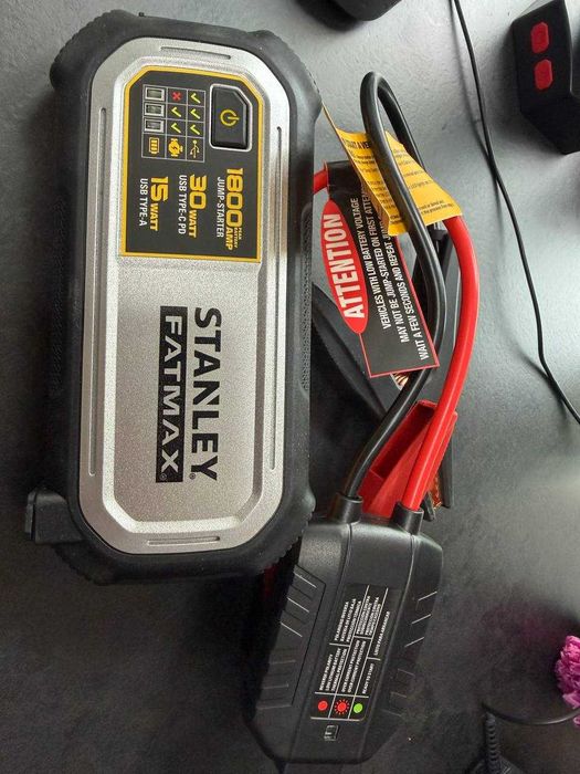 Пусковий пристрій бустер Stanley Fatmax 1800A Jump Starter Павербанк