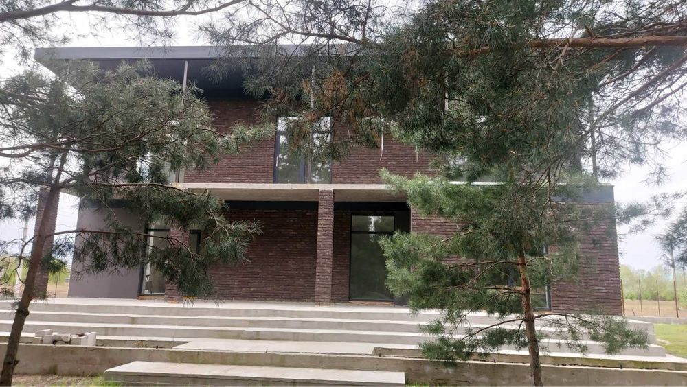 Продаю окрему будівлю в Хотянівці