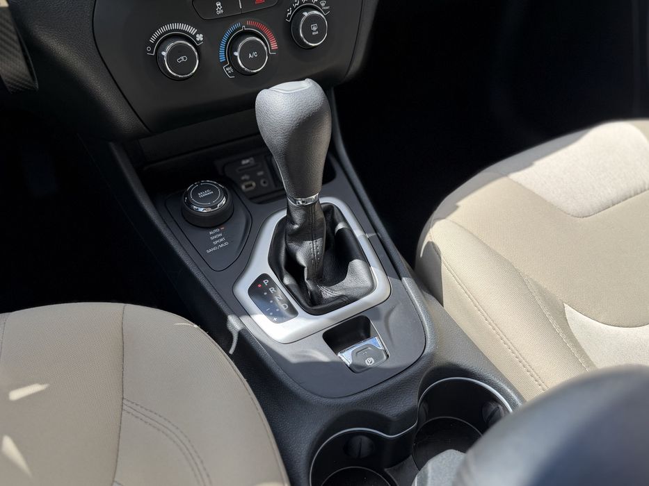 JEEP CHEROKEE 2016 року, 2.4 бензин, автомат, повний привід.