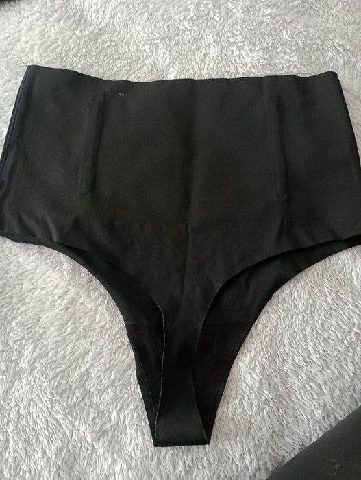 Damskie czarne stringi z fiszbinami wyszczuplające brzuch