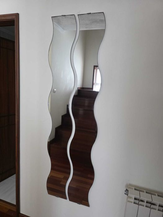 Espelhos em forma de ondas com suportes de parede incluídos