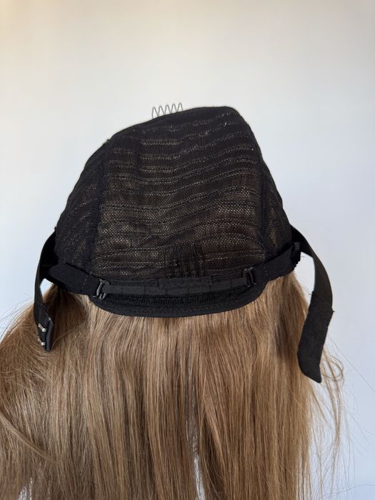 Парик русый из натуральных волос с прямой чёлкой густой