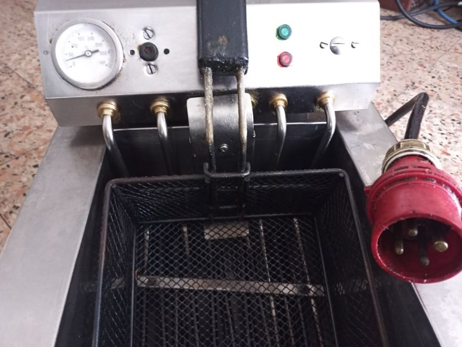 Fritadeira Elétrica 8 Litros