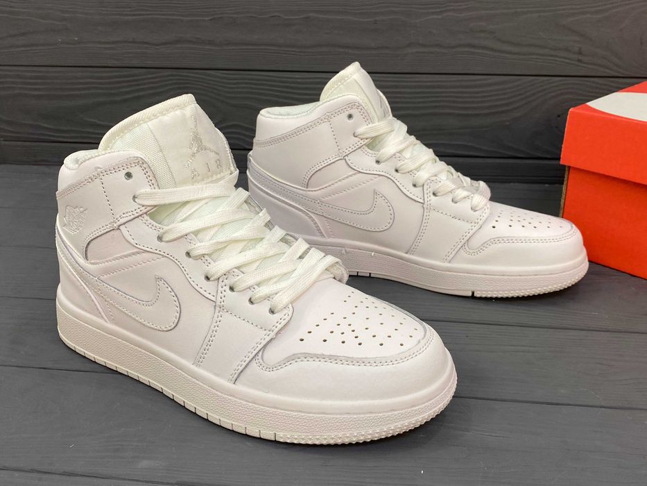 Білі кросівки Джордан ретро 1. Высокие кроссовки Jordan retro 1 р36-38