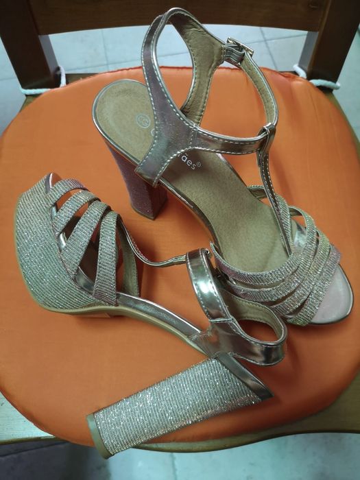 Sandálias de senhora