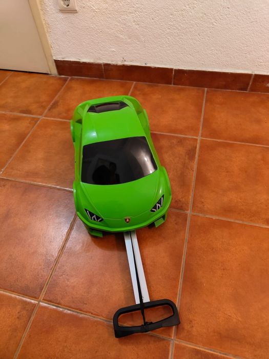 Mala criança lamborghini