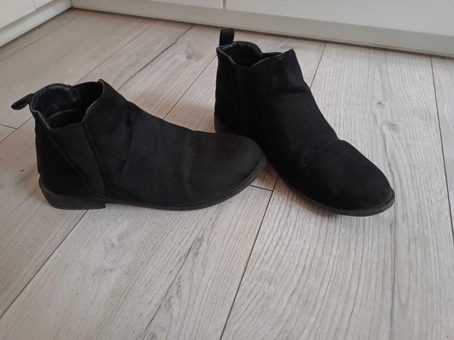 Botki damskie zamszowe płaskie rozm 39 stan bardzo dobry