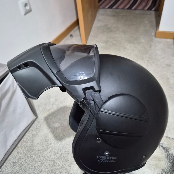 Capacete preto  Caberg