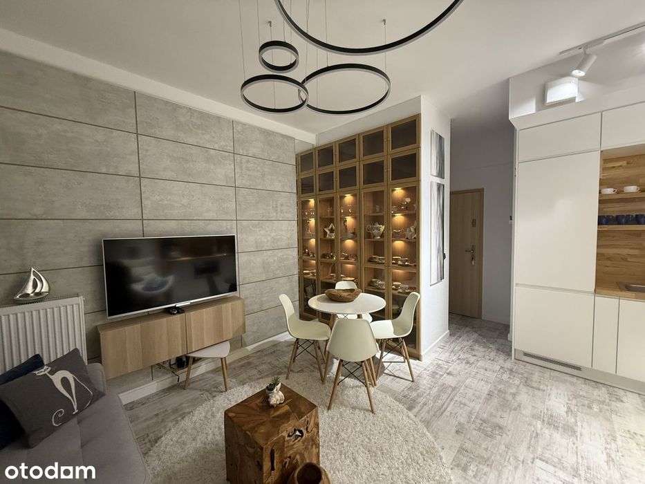 Apartament mieszkalny z balkonem i miejscem parkingowym.