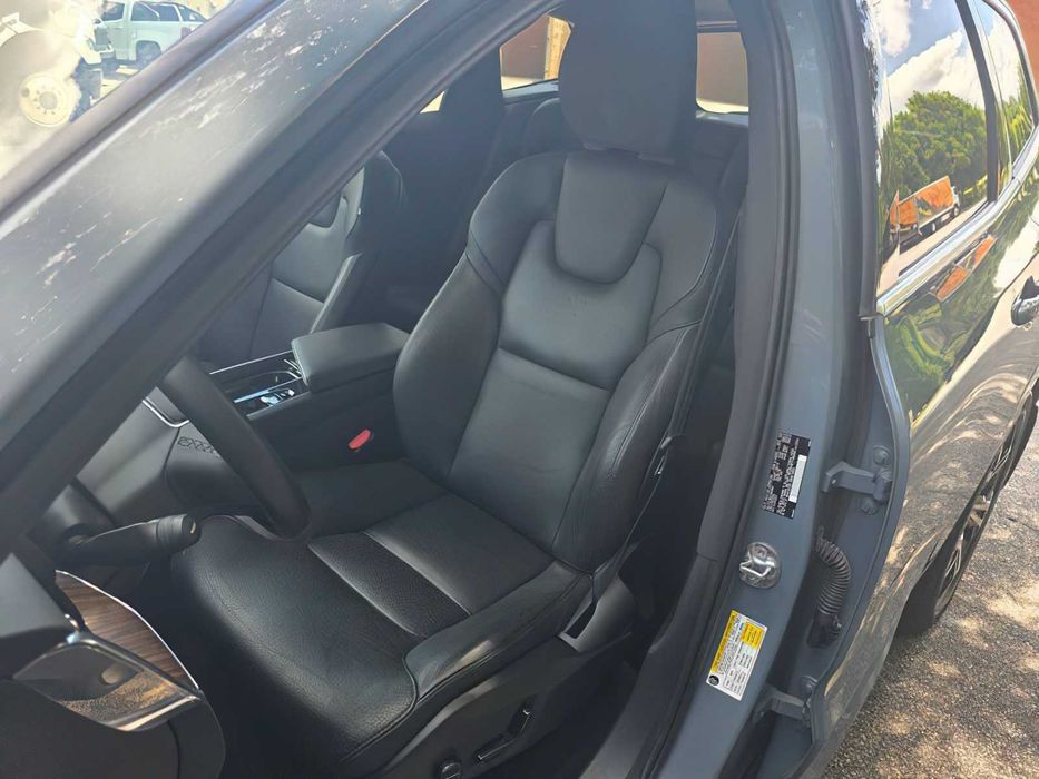 Volvo XC60 B5 Momentum      2022