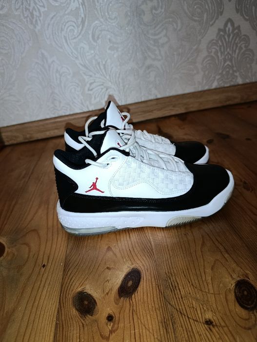 Кросівки Air Jordan Max Aura 2 White/Black