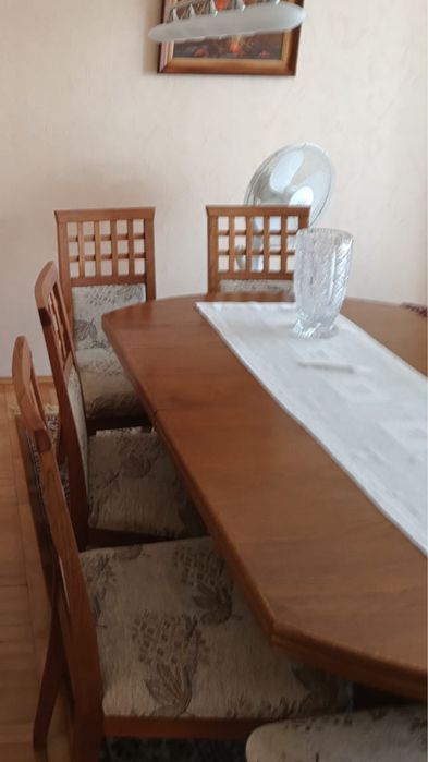 stol z krzeslami jadalnia