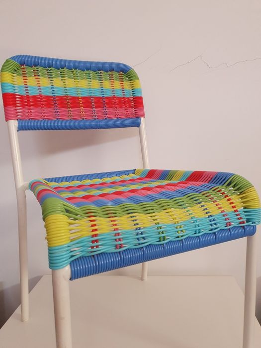 Cadeira criança entrelaçada