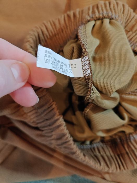 Sprzedam komplet dresowy dziecięcy: bluza z kapturem + spodnie.