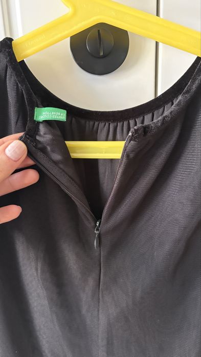 Sukieneczka wieczorowa Benetton rozmiar 110 cm
