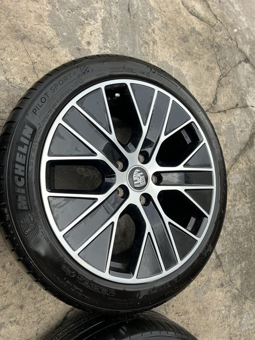 Orginal felgi Porsche Taycan 4S Turbo Aero 20