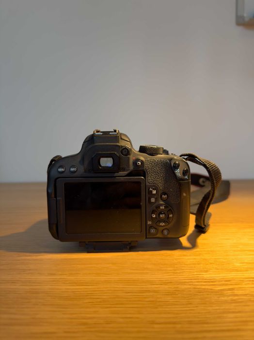 KIT Canon T7i (800D) com lente e acessórios