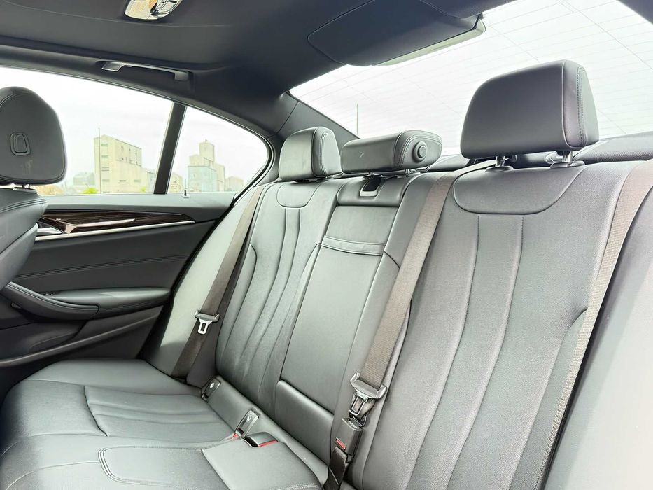 BMW 530e xDrive      2020